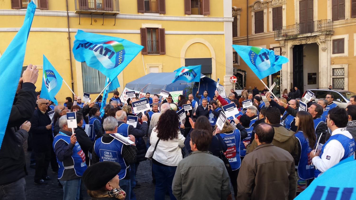 taglio ai patronati